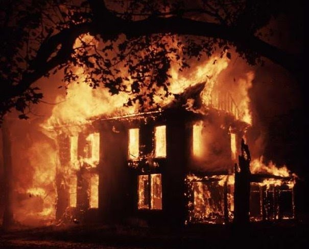 2009_House_Fire_Night